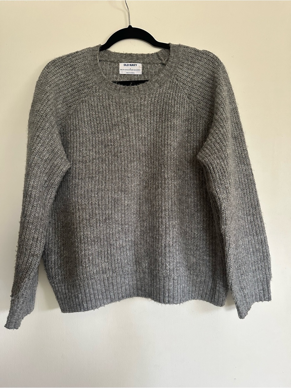 Old Navy Women’s Gray Ribbed Knit Crewneck Sweater